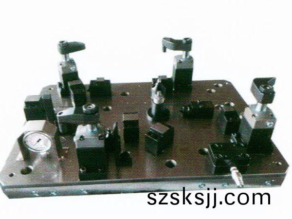 齒(chi)輪(lun)室罩蓋(gai)液(ye)壓(ya)裌具